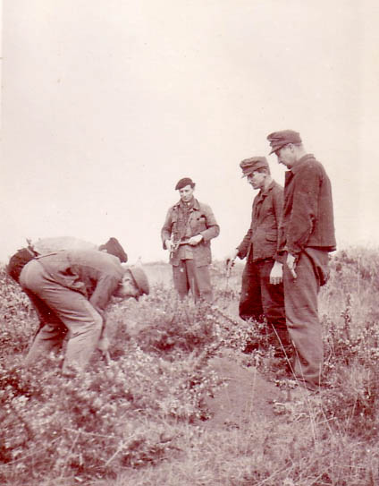 Dminage  St Lunaire avec des prisonniers de guerre